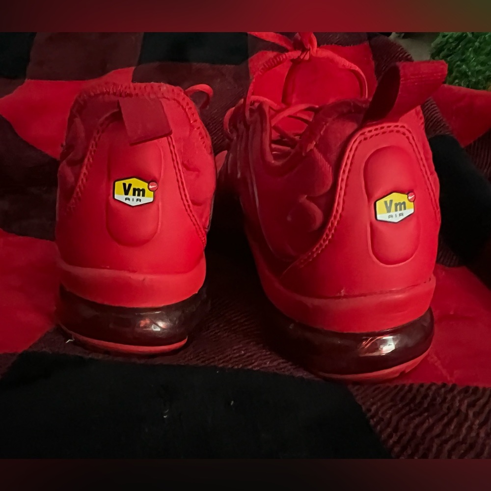 Red vapor max worn twice